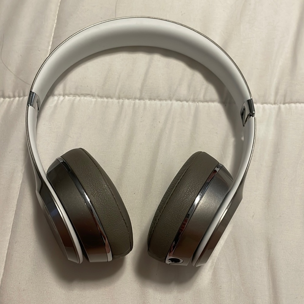 Grey beats